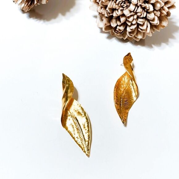 Zara gold leaf earrings M72 - Picture 2 of 6